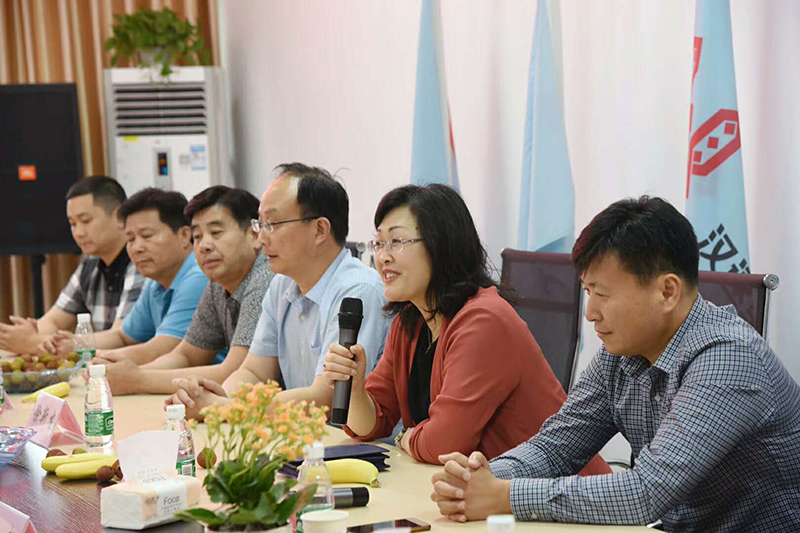 商會領導蒞臨泰來包裝指導工作 商會領導蒞臨泰來包裝指導工作